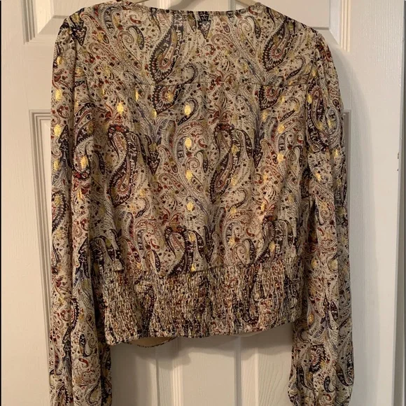 Fashion Nova cropped V-neck Blouse - Picture 8 of 9